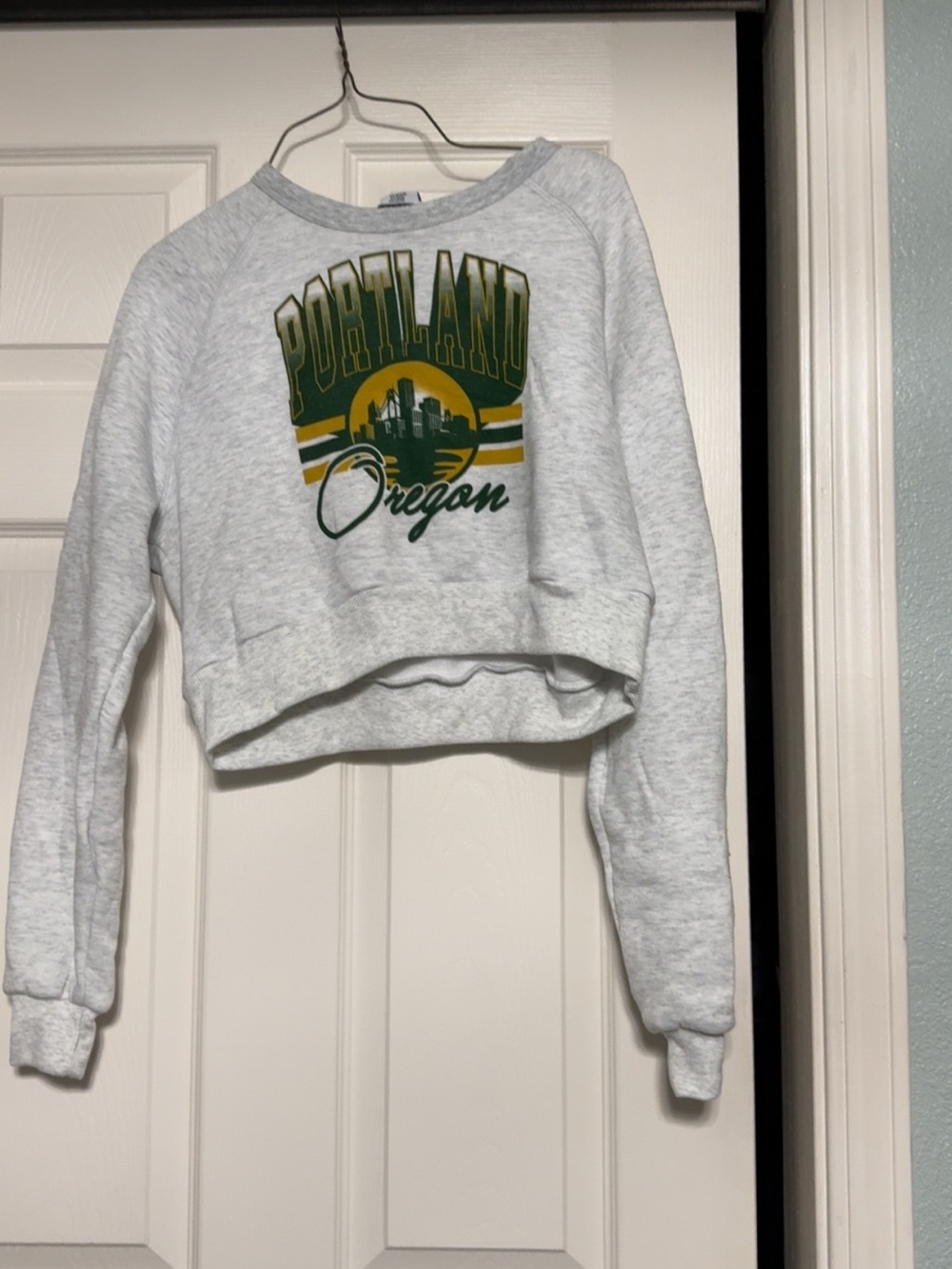 Portland Oregon Graphic Cropped Sweatshirt - Heather Gray